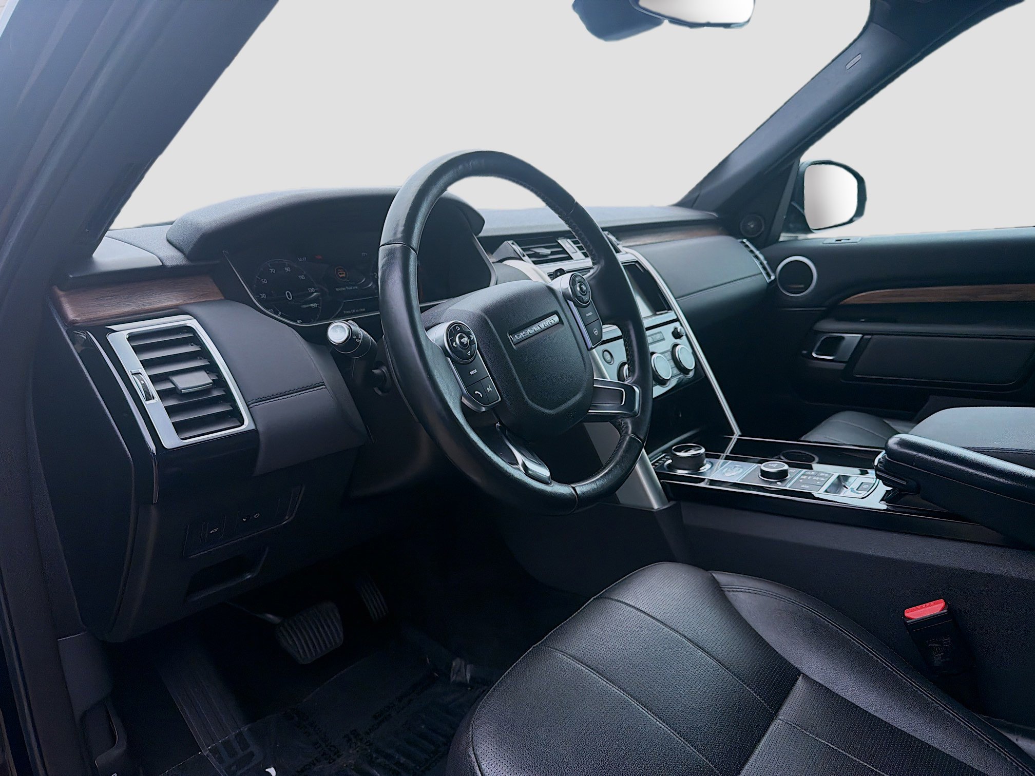 Used 2018 Land Rover Discovery HSE image 9