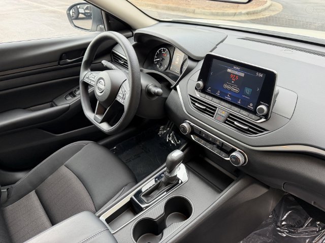 Used 2025 Nissan Altima 2.5 S FWD image 38