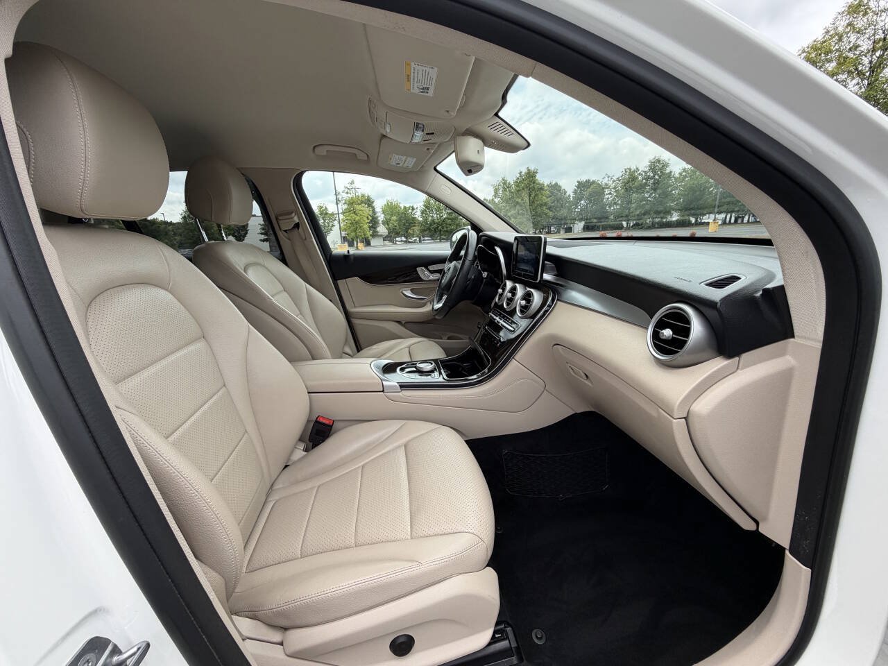Used 2019 Mercedes-Benz GLC 300 image 18