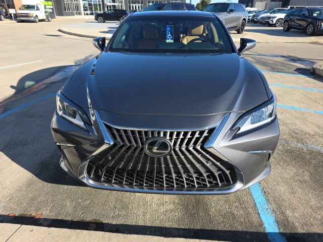 Used 2025 Lexus ES 350 w/ Premium Package FWD image 2