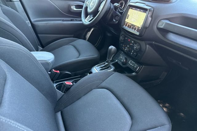 Used 2023 Jeep Renegade Latitude AWD/4WD image 19
