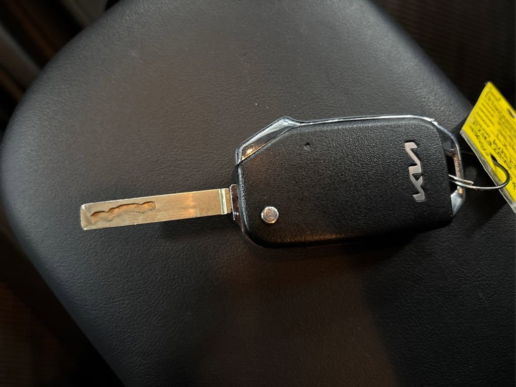 Used 2023 Kia Seltos LX image 34