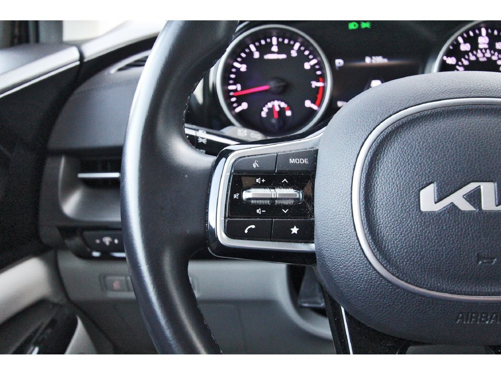 Used 2022 Kia Carnival EX FWD image 20