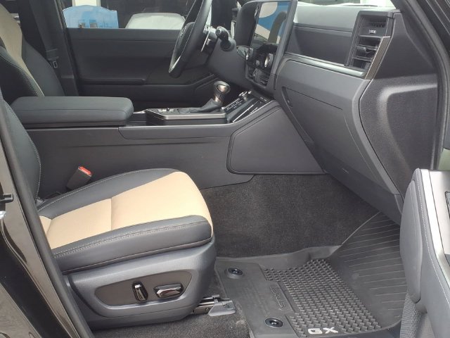 Used 2025 Lexus GX 550 AWD/4WD image 14