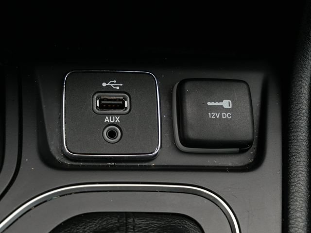 Used 2019 Jeep Cherokee Latitude Plus w/ Cold Weather Group FWD image 25