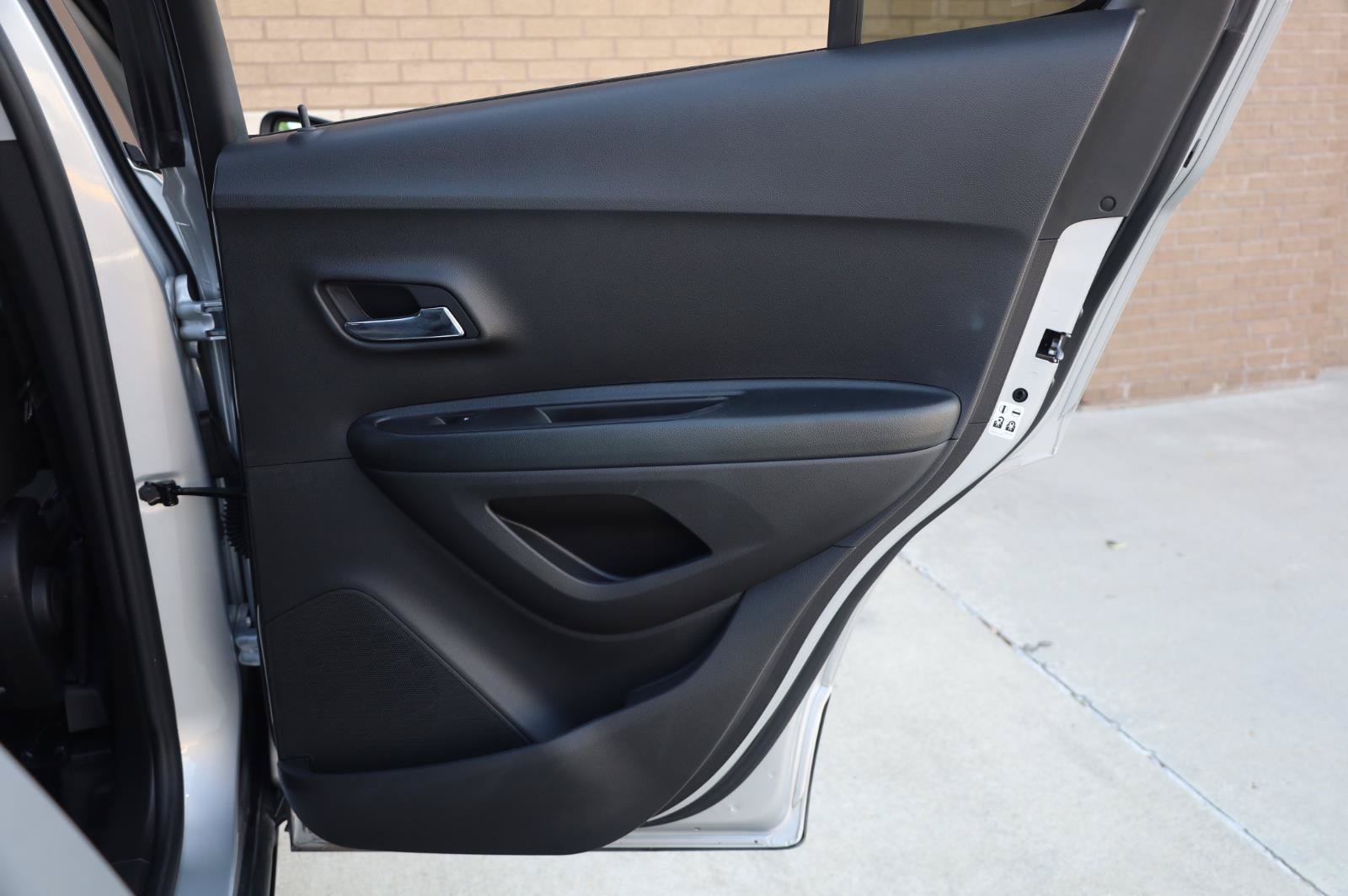 Used 2021 Chevrolet Trax LT w/ LT Convenience Package FWD image 24