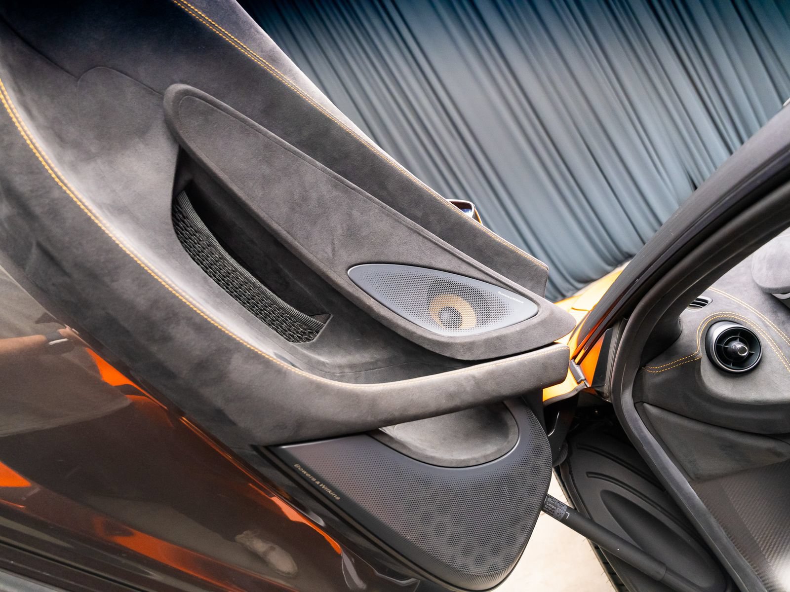 Used 2020 McLaren 600LT Spider RWD image 53