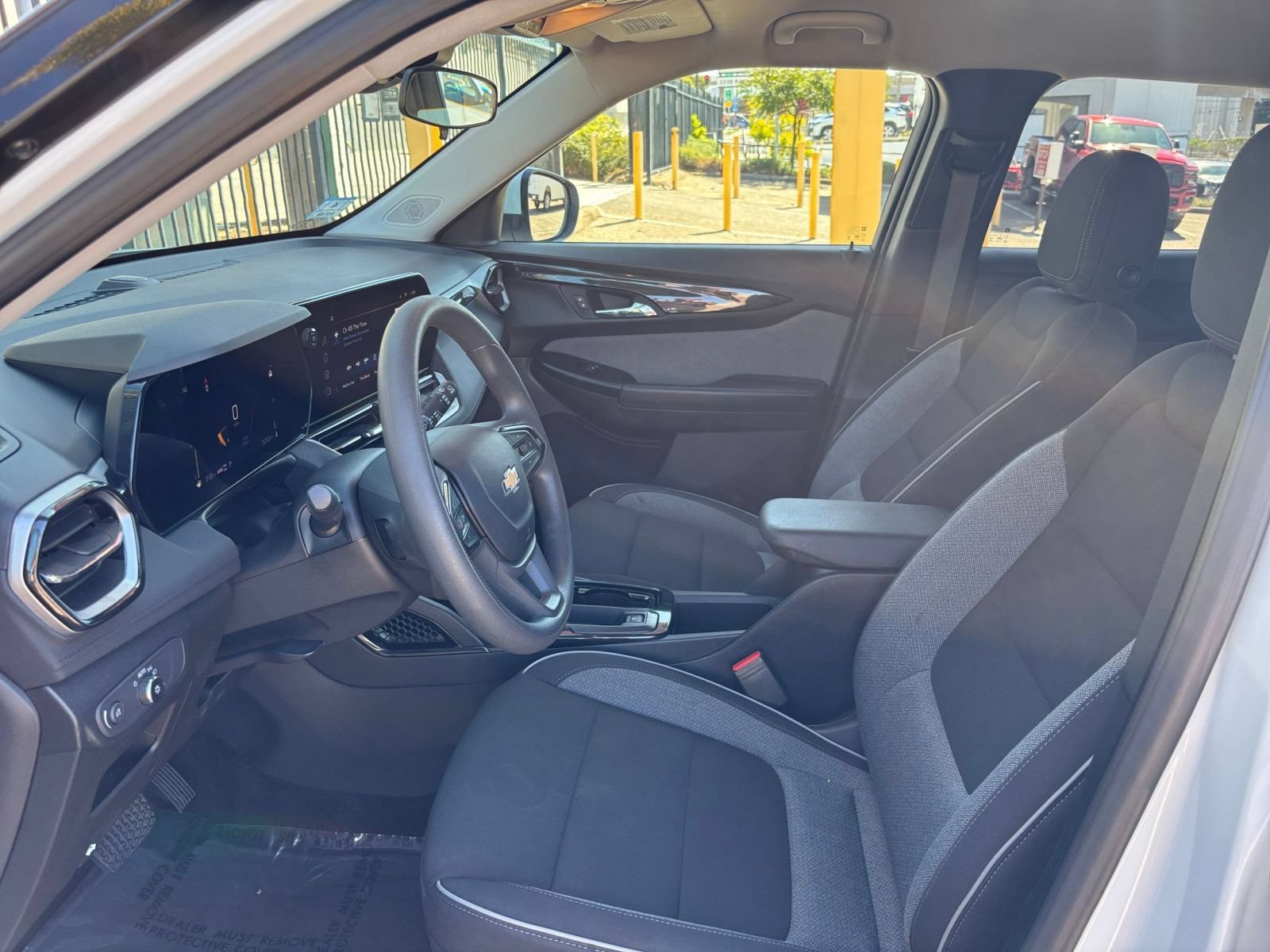 Used 2025 Chevrolet TrailBlazer LT AWD/4WD image 25