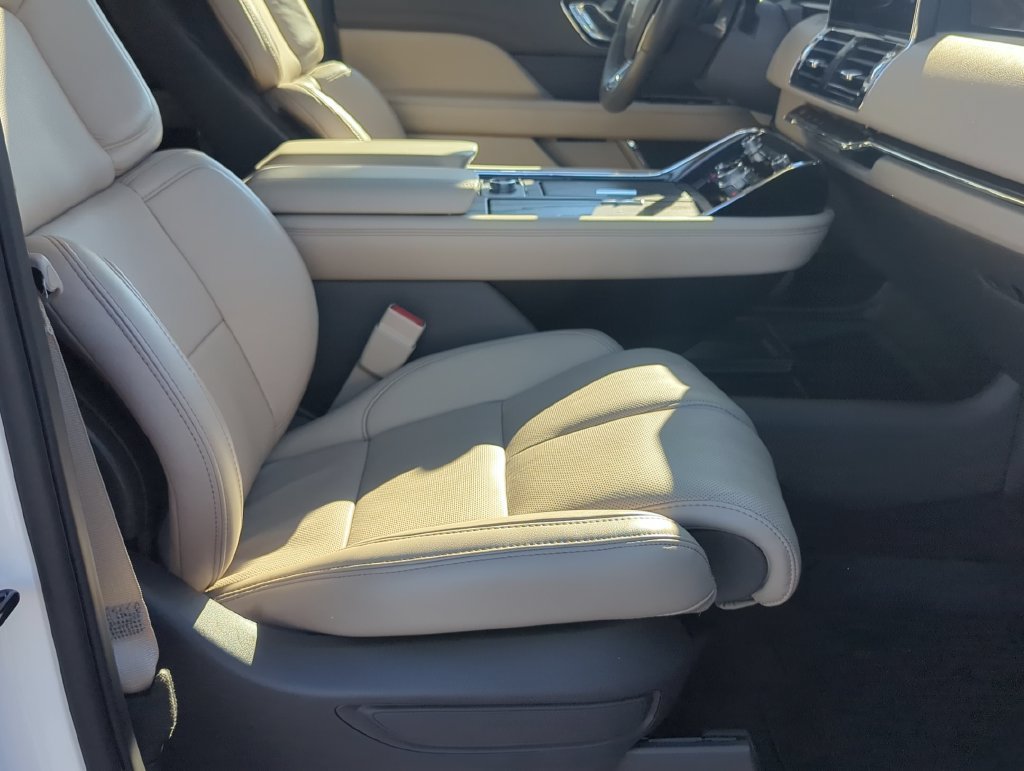 Used 2024 Lincoln Navigator Reserve AWD/4WD image 29
