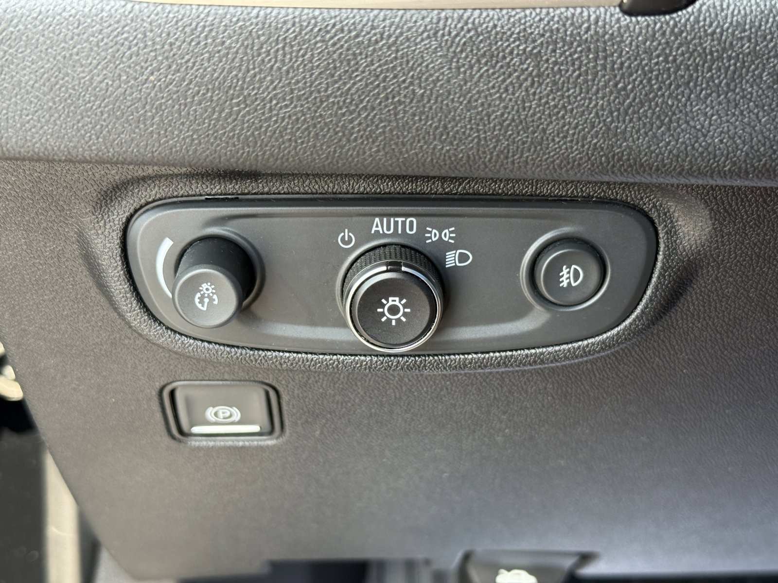 Used 2018 GMC Terrain Denali w/ Advanced Safety Package image 36