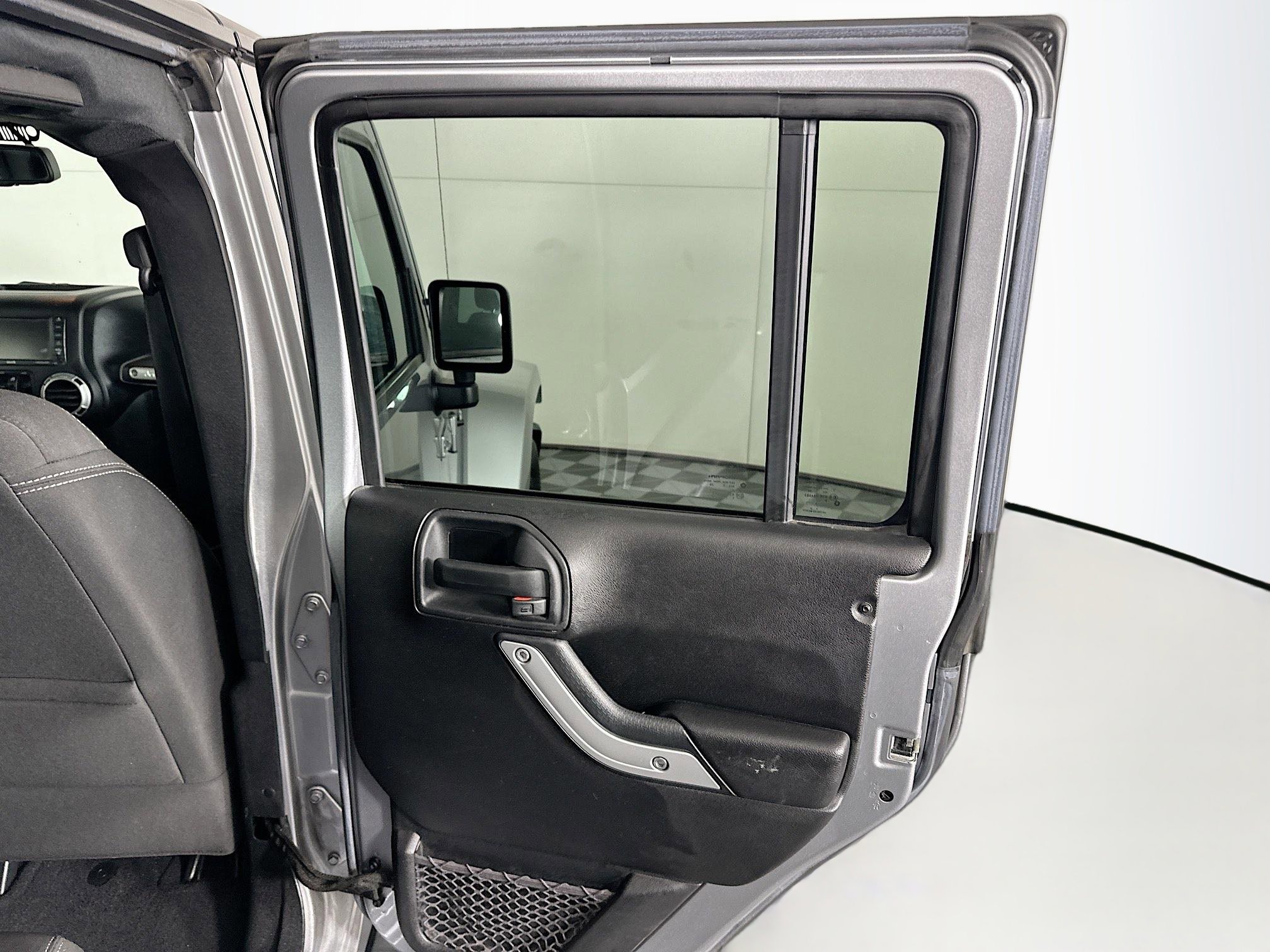 Used 2016 Jeep Wrangler Unlimited Sahara w/ Connectivity Group image 25