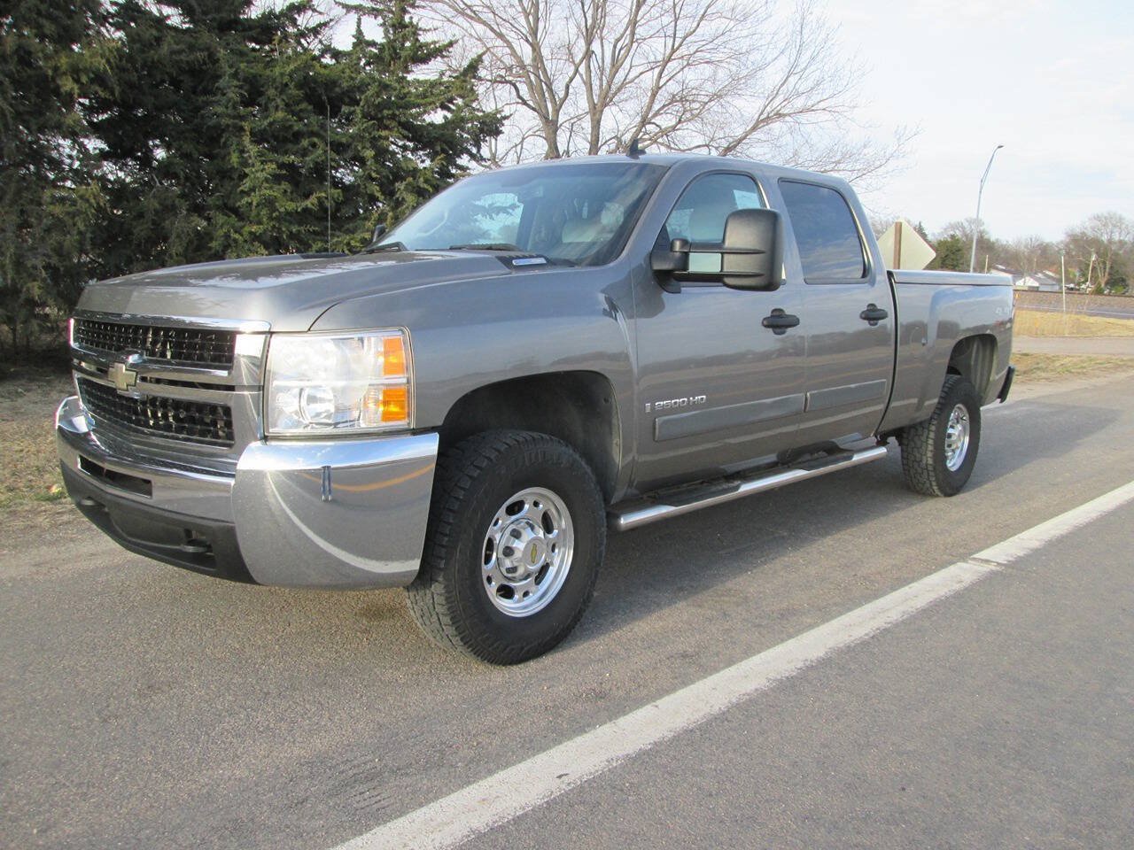 Used 2008 Chevrolet Silverado 2500 LT w/ Safety Package AWD/4WD image 2