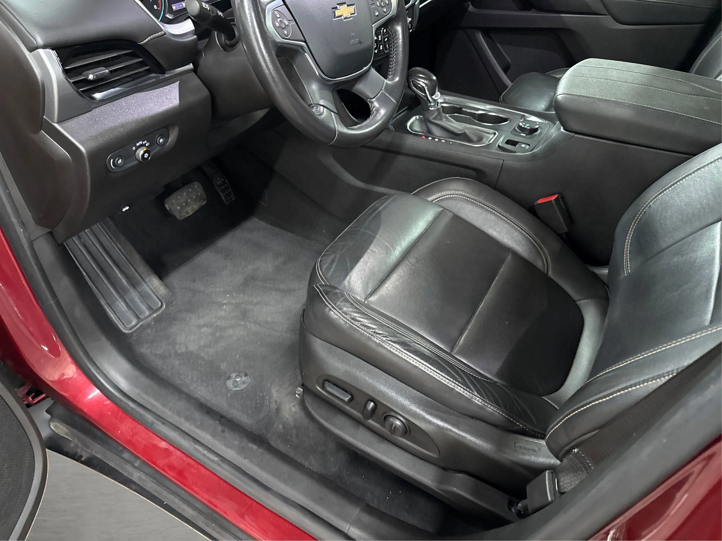 Used 2021 Chevrolet Traverse LT image 40