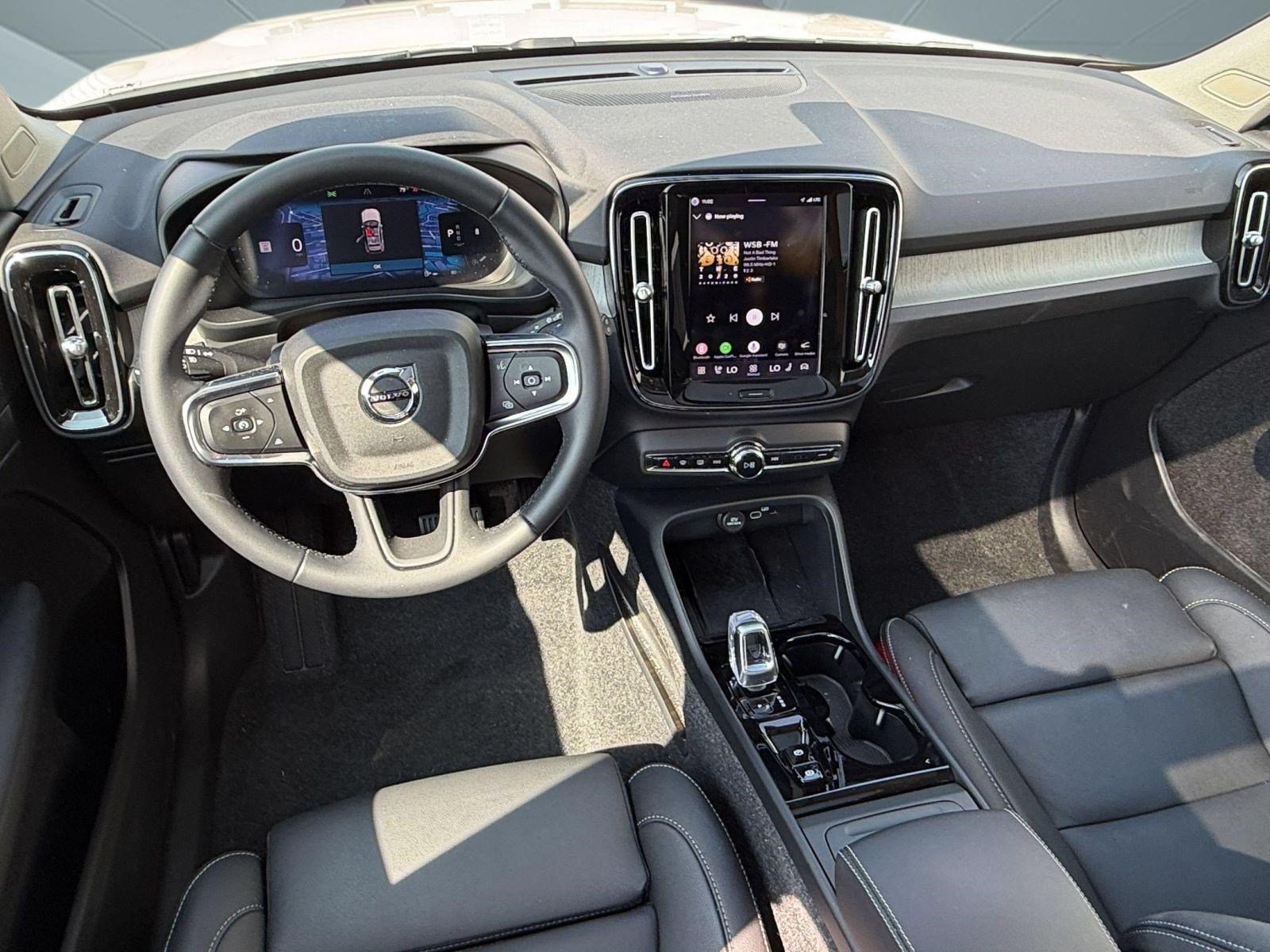 Certified 2026 Volvo XC40 B5 Plus w/ Climate Package AWD/4WD image 15