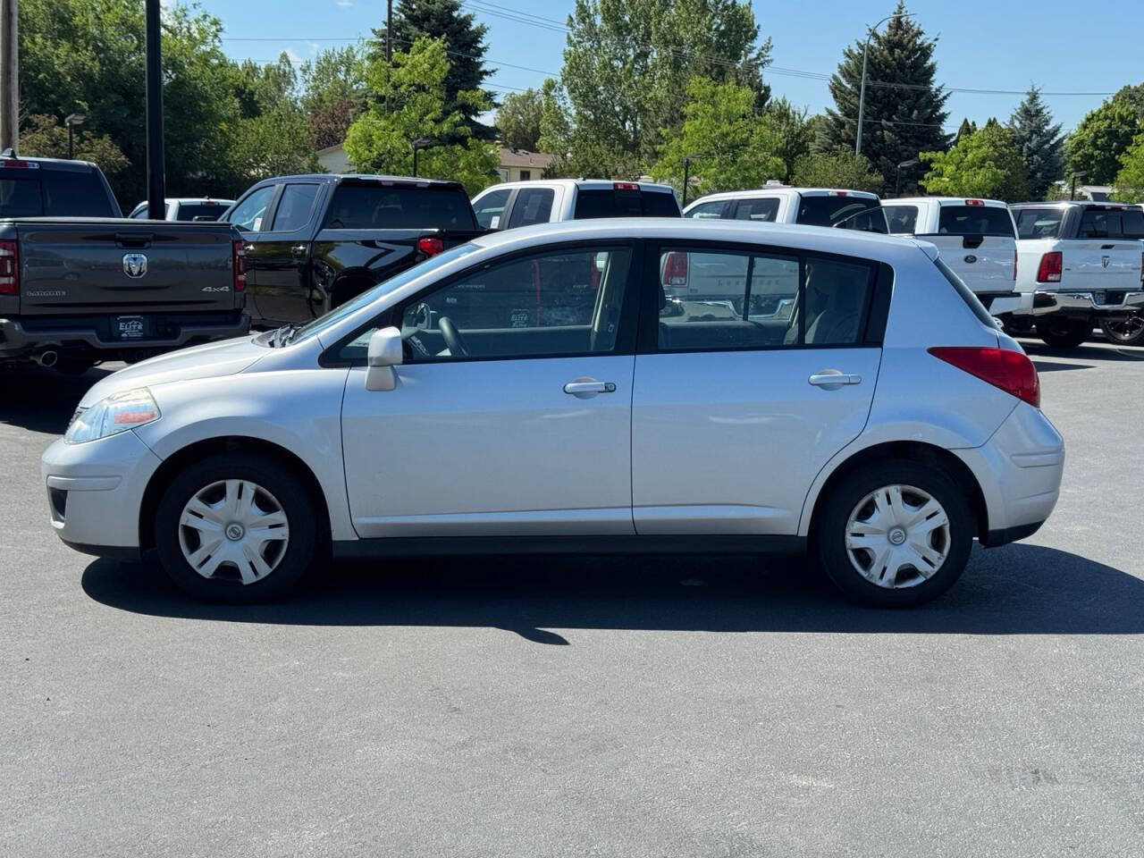 Used 2011 Nissan Versa 1.8 S FWD image 4