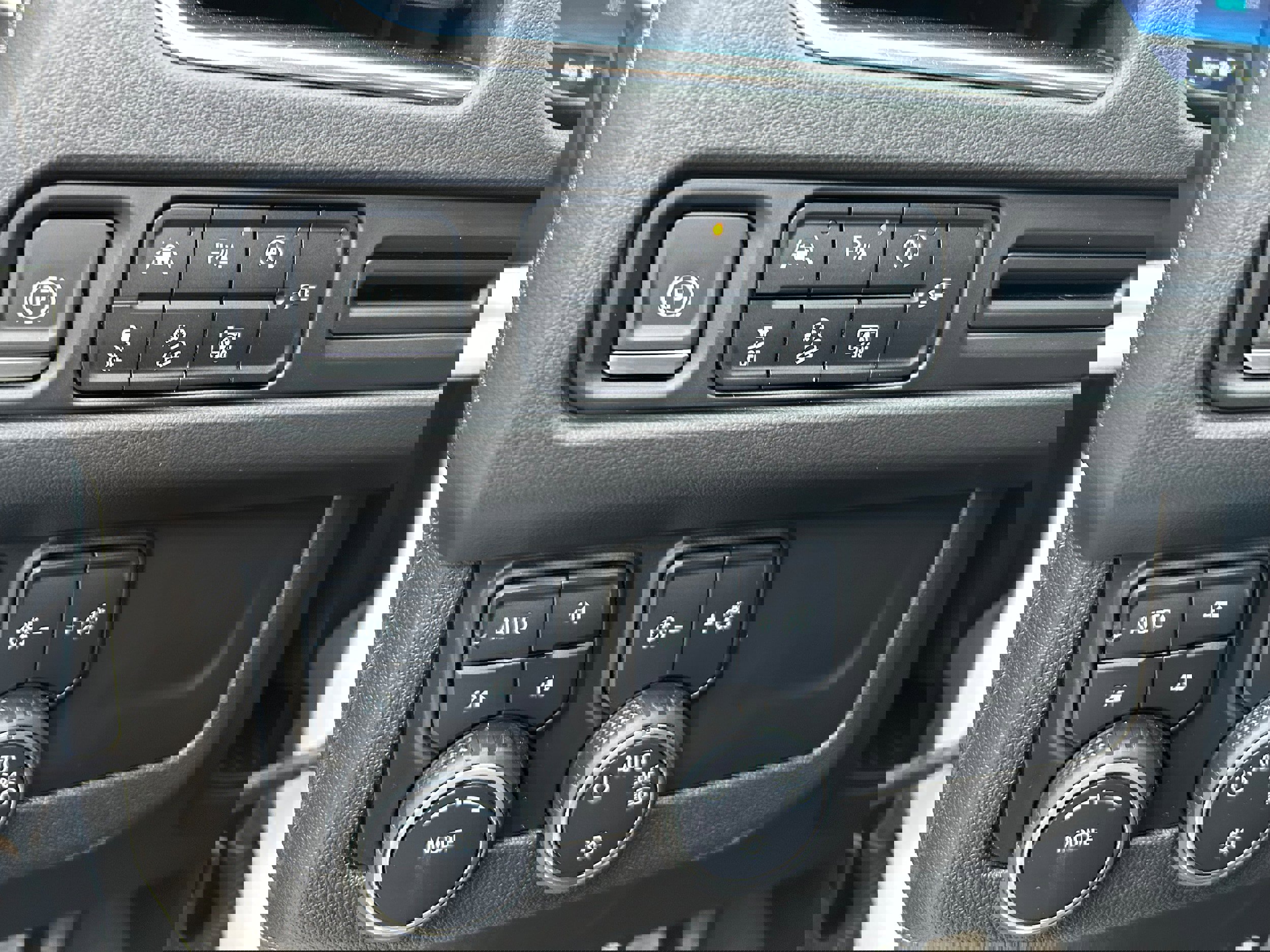 Used 2022 Chevrolet Tahoe Z71 w/ Luxury Package image 20