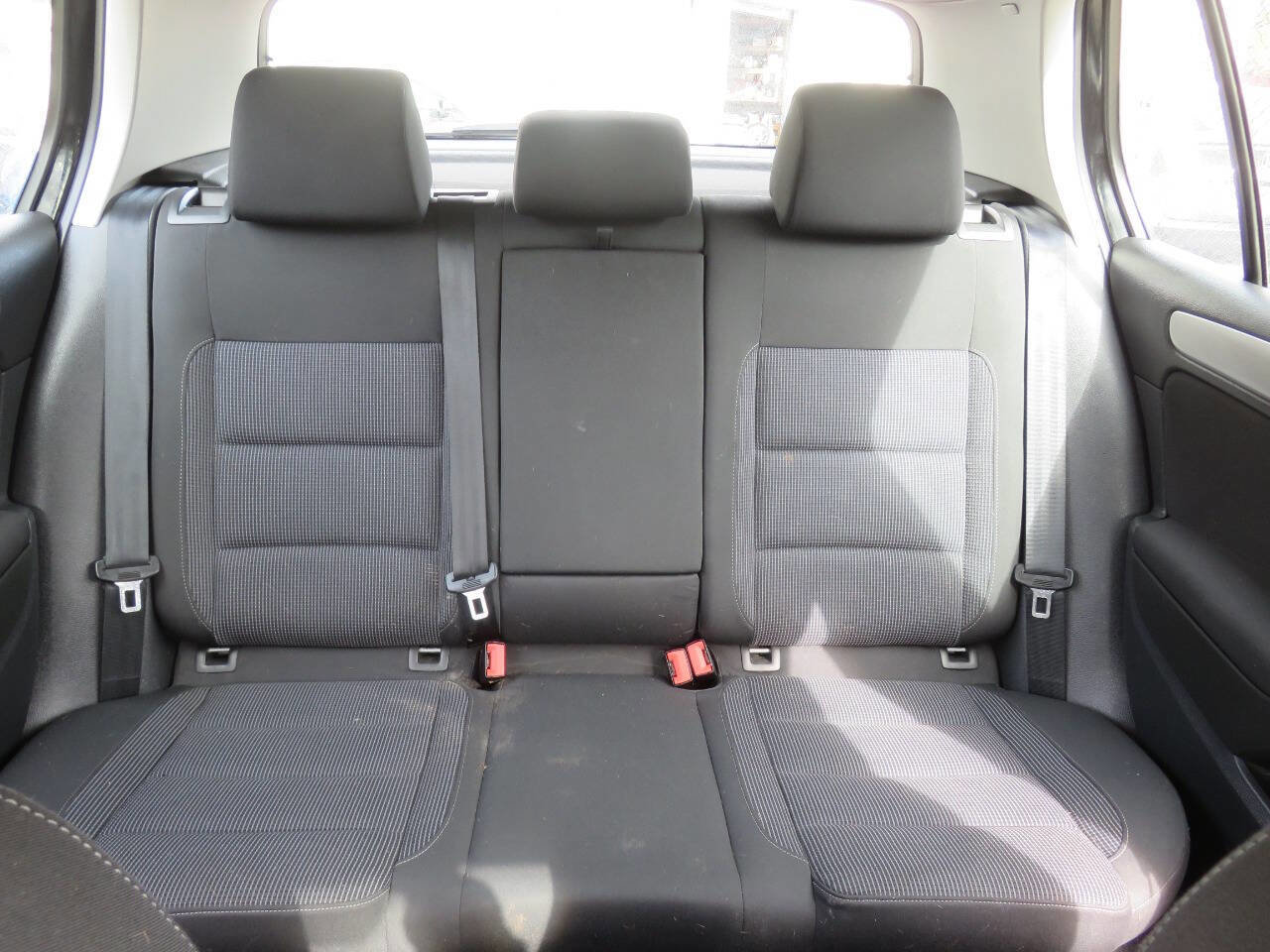 Used 2014 Volkswagen Golf 4-Door image 18