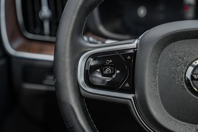 Used 2024 Volvo XC60 B5 Plus image 28