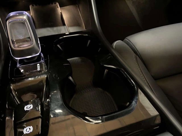 Used 2025 Volvo XC40 B5 Plus image 53