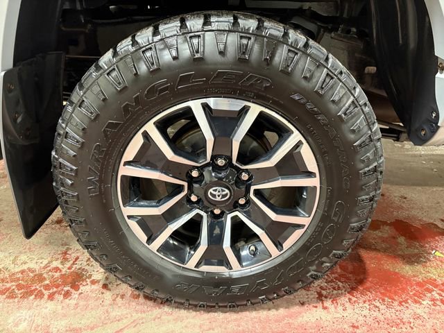 Used 2020 Toyota Tacoma TRD Sport image 29