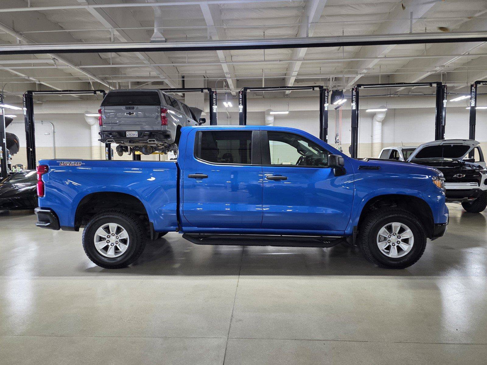 Used 2024 Chevrolet Silverado 1500 Custom Trail Boss w/ LPO, Dark Essentials Package AWD/4WD image 7