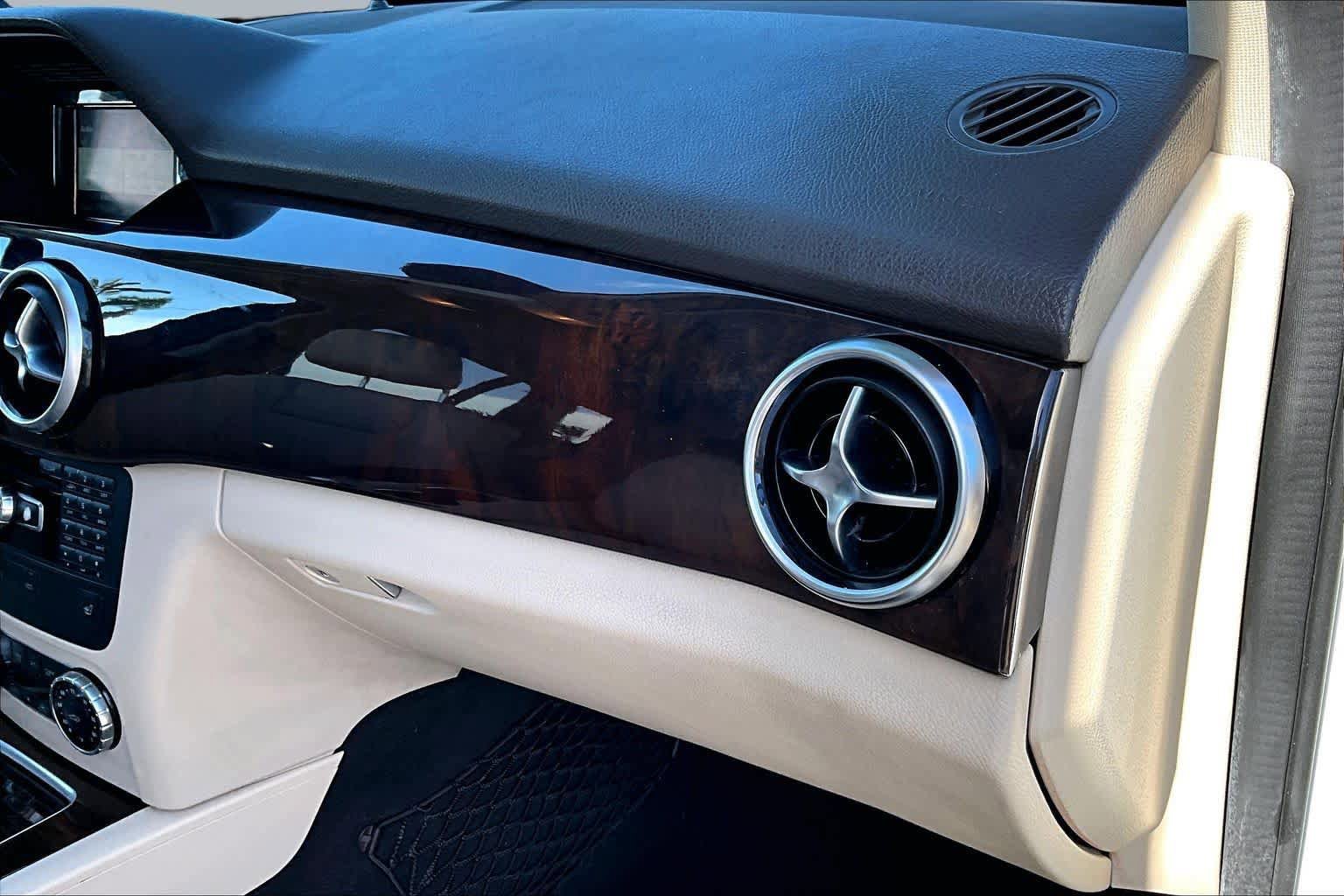 Used 2015 Mercedes-Benz GLK 350 2WD image 16