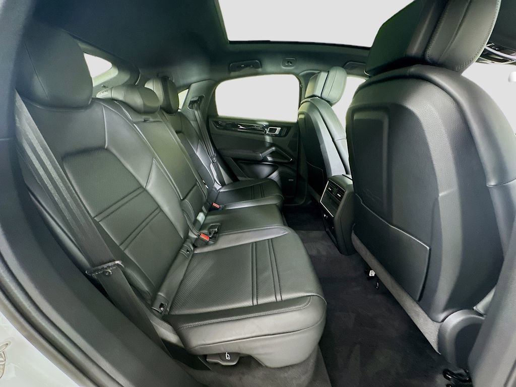 Certified 2022 Porsche Cayenne Coupe image 30