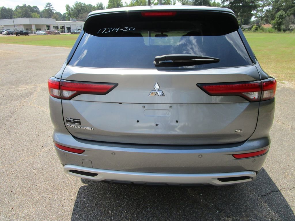 Used 2024 Mitsubishi Outlander SE image 8