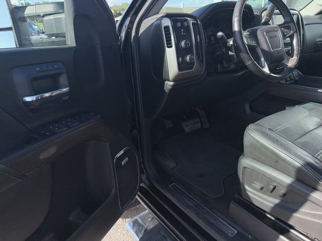 Used 2017 GMC Sierra 2500 Denali w/ Duramax Plus Package AWD/4WD image 33