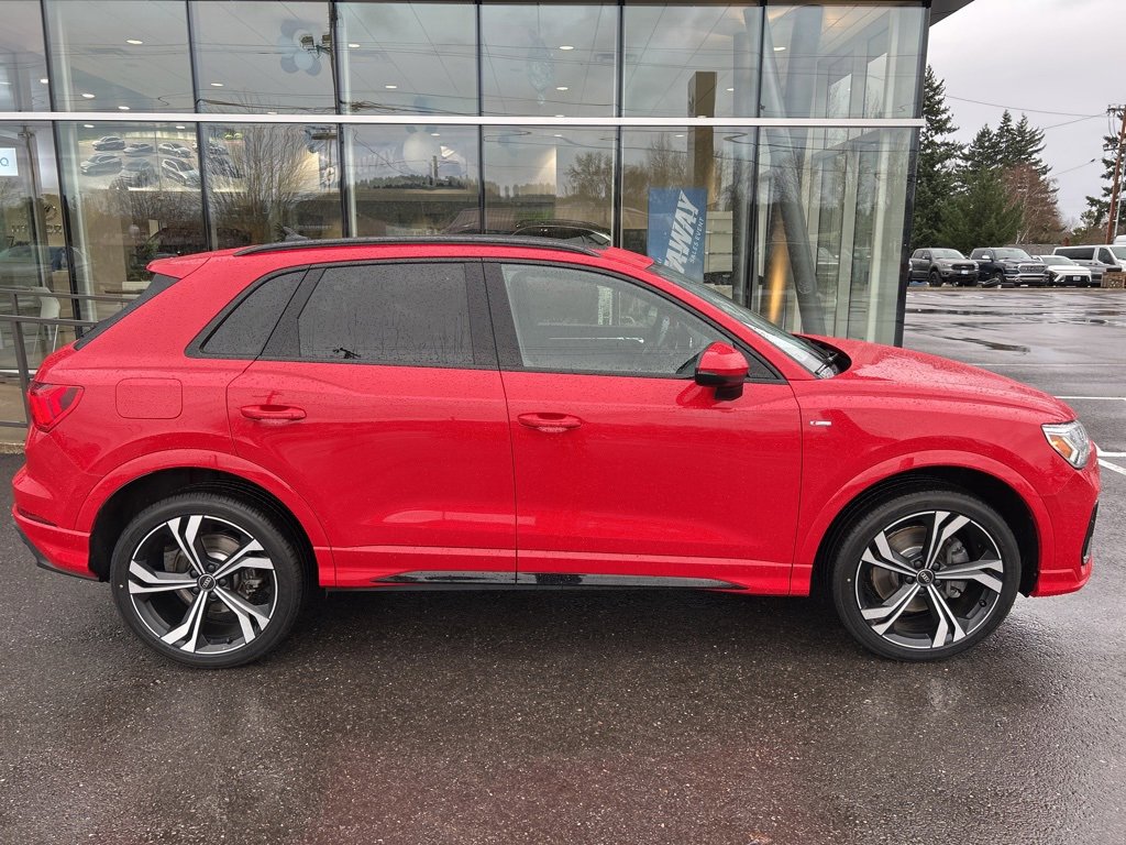 Used 2024 Audi Q3 2.0T Premium Plus image 2