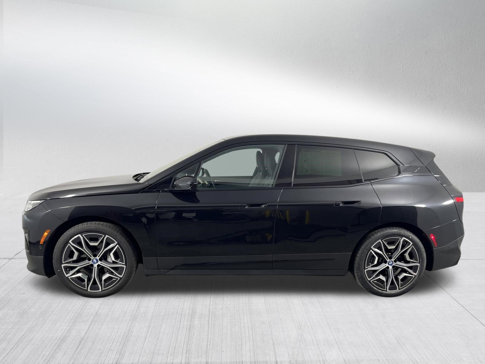 Certified 2022 BMW iX xDrive50 w/ Premium Package AWD/4WD image 4