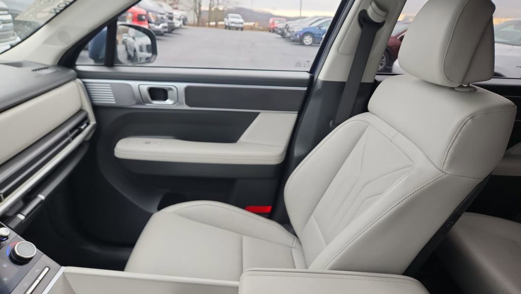 Used 2025 Hyundai Santa Fe SEL image 11