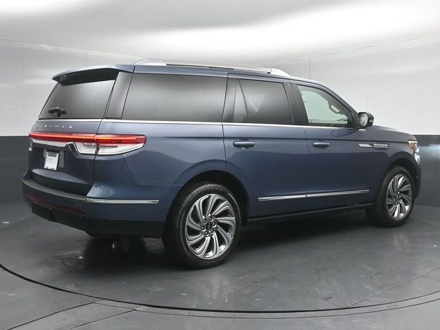 Used 2023 Lincoln Navigator Reserve image 7