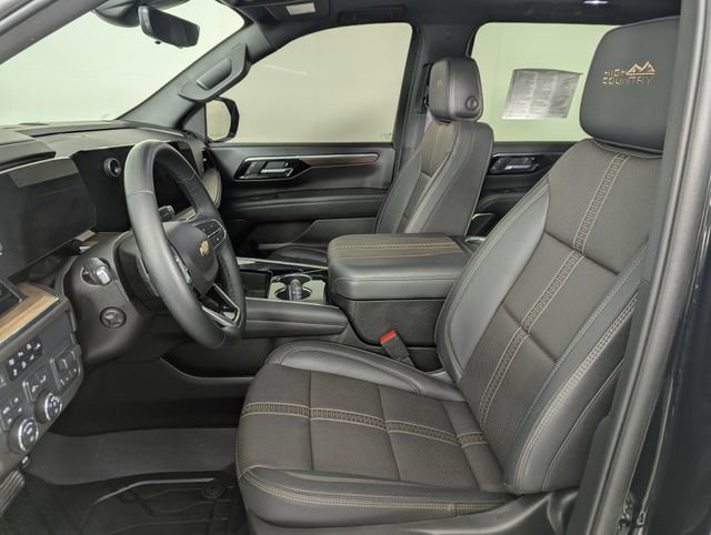Used 2025 Chevrolet Suburban High Country AWD/4WD image 15
