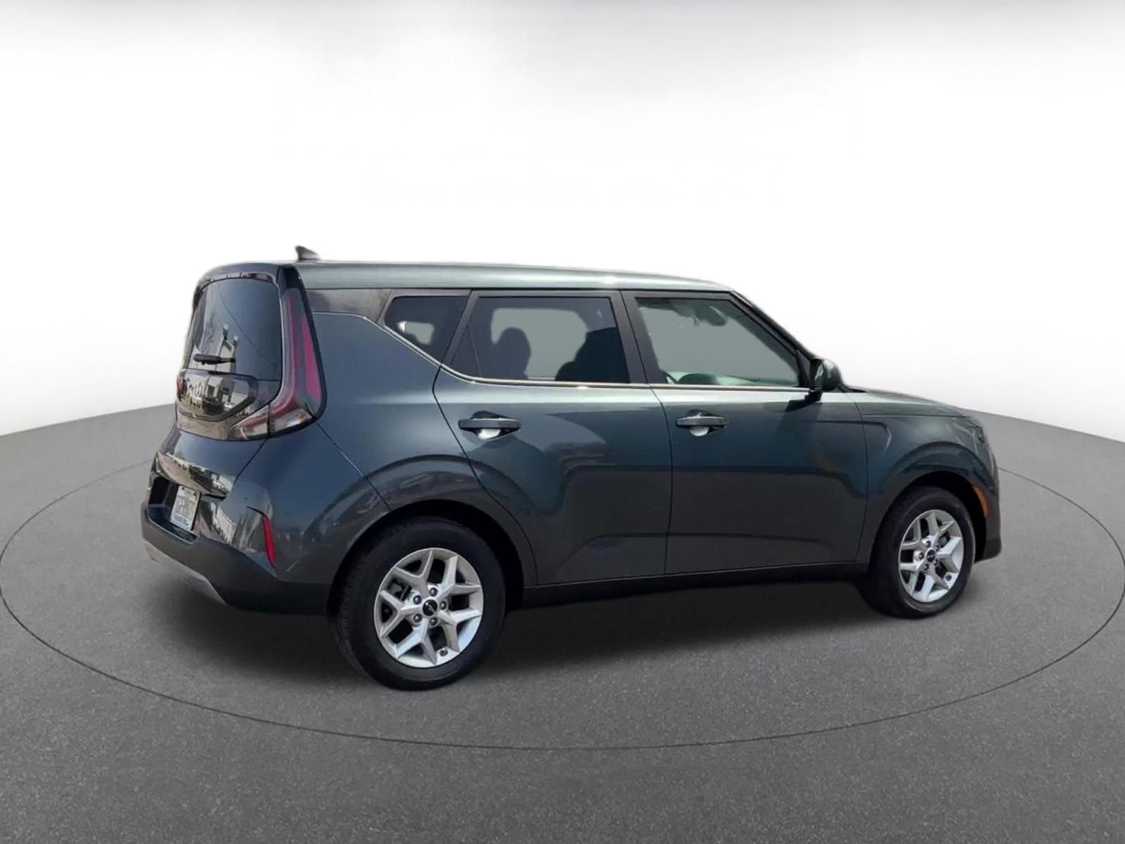 Used 2025 Kia Soul LX w/ LX Technology Package FWD image 15