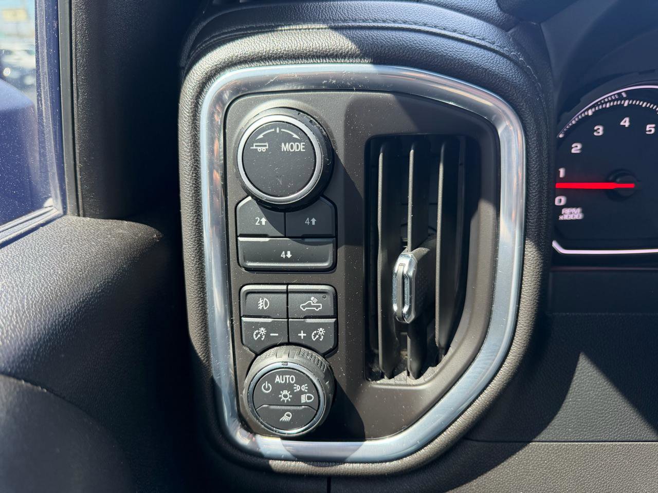 Used 2023 Chevrolet Silverado 2500 LT w/ Midnight Edition image 18