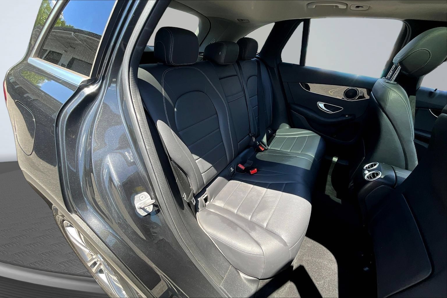 Used 2021 Mercedes-Benz GLC 300 w/ Premium Package image 28