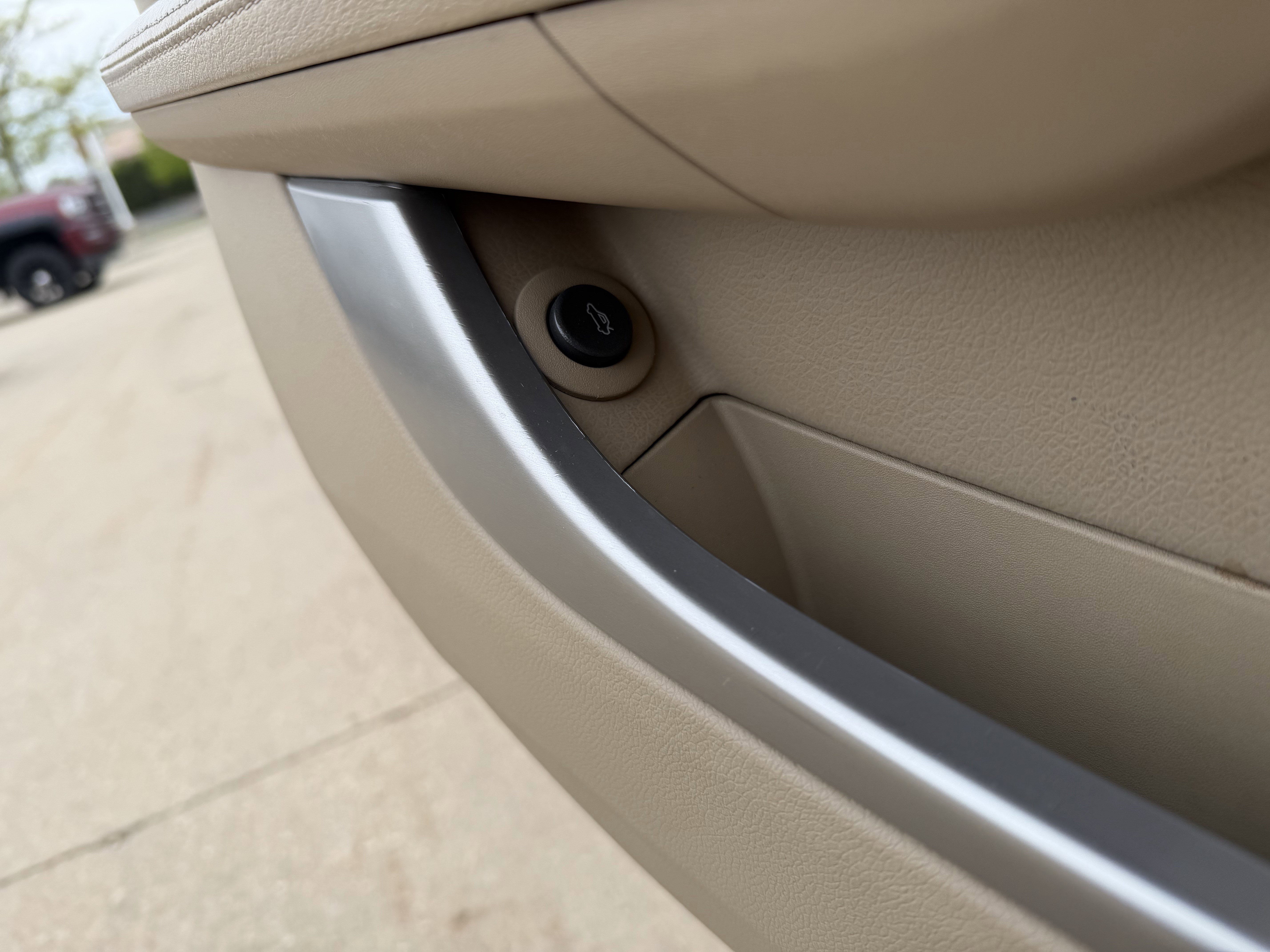 Used 2009 Cadillac CTS 3.6 RWD image 18