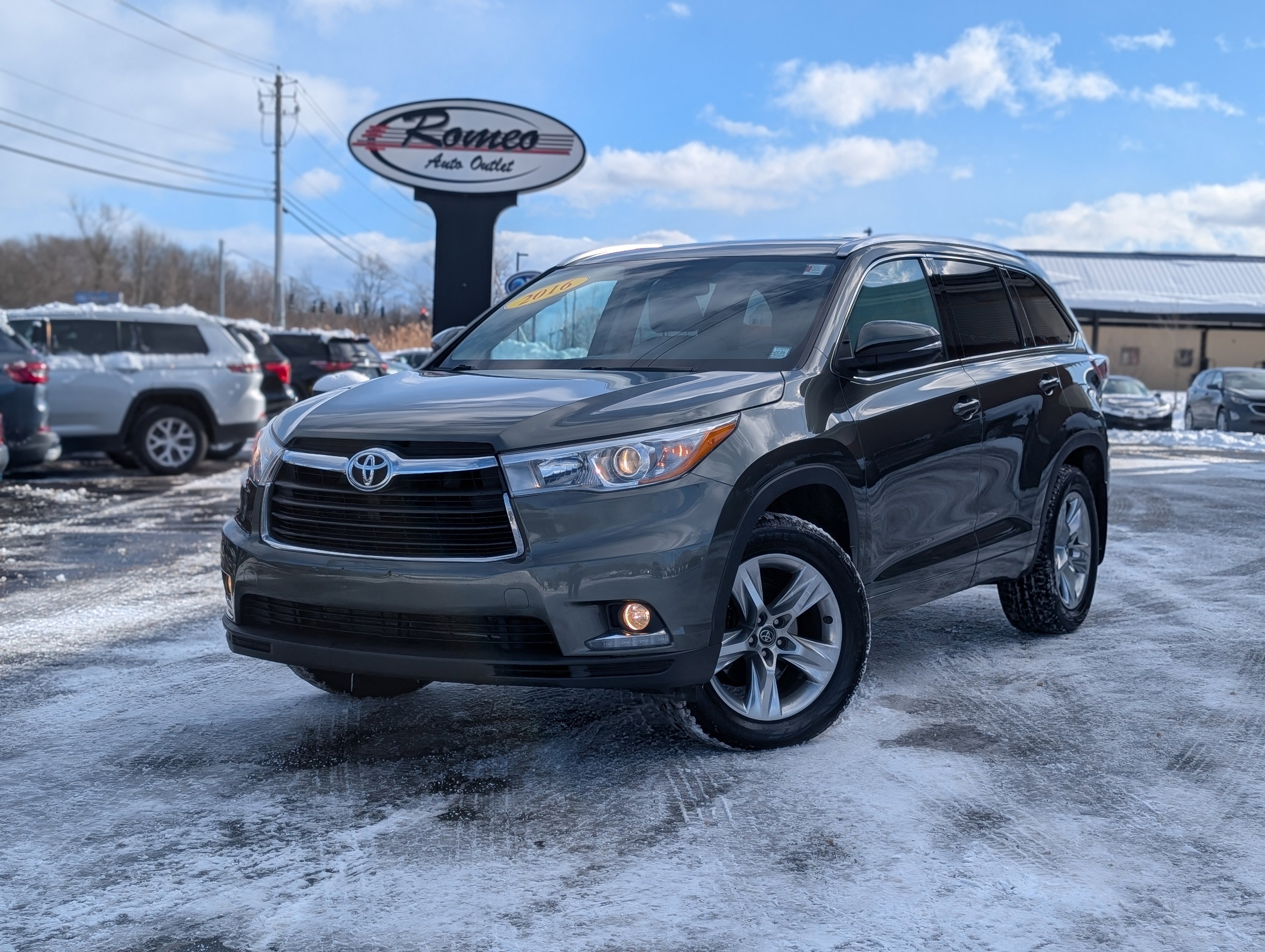 Used 2016 Toyota Highlander Limited image 1
