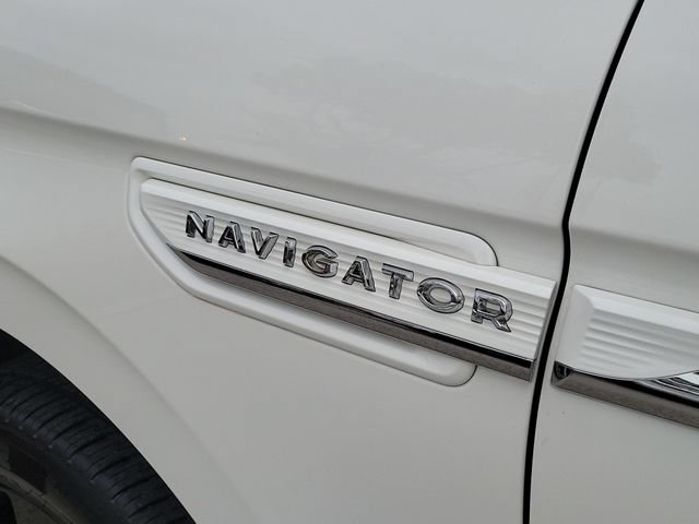 Certified 2022 Lincoln Navigator Reserve RWD image 9