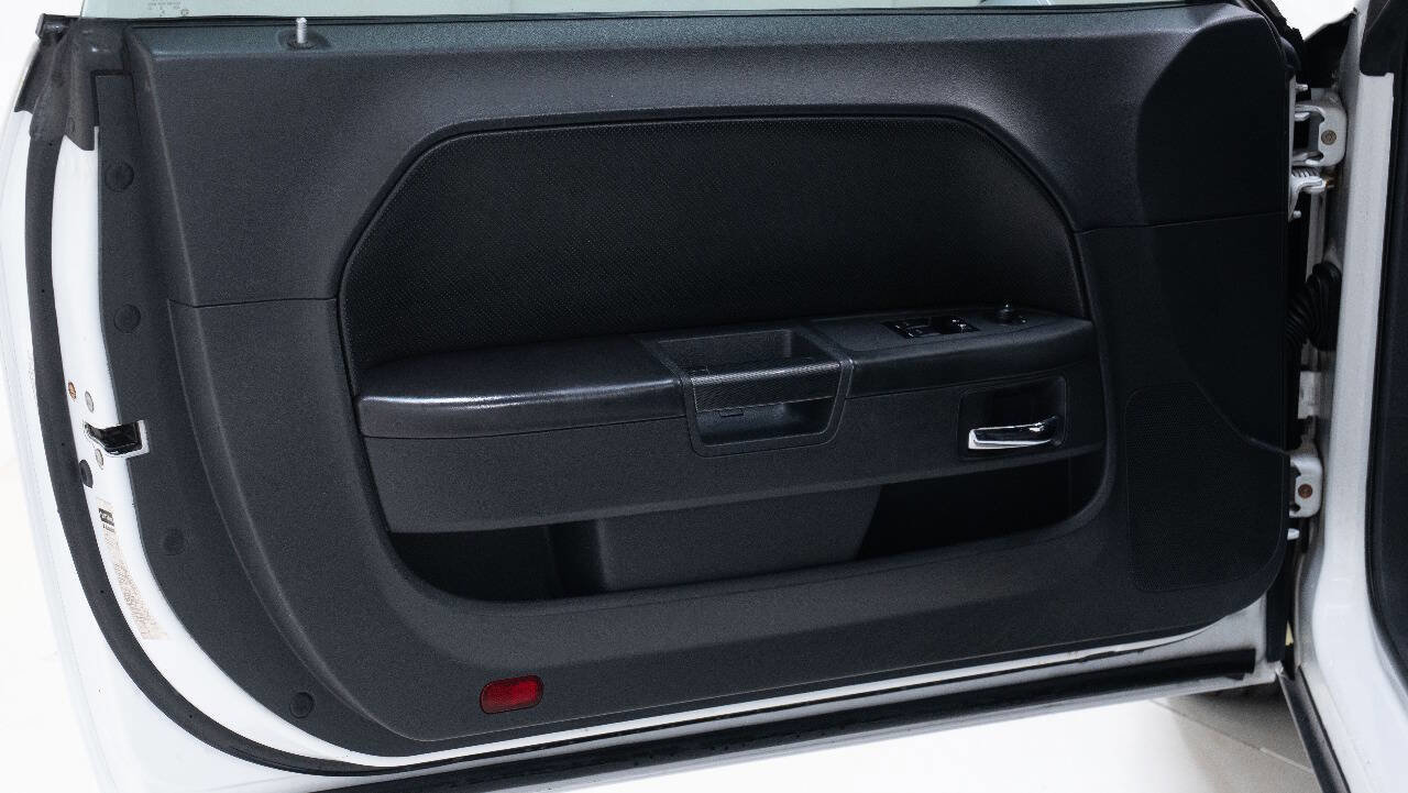 Used 2012 Dodge Challenger SXT RWD image 15