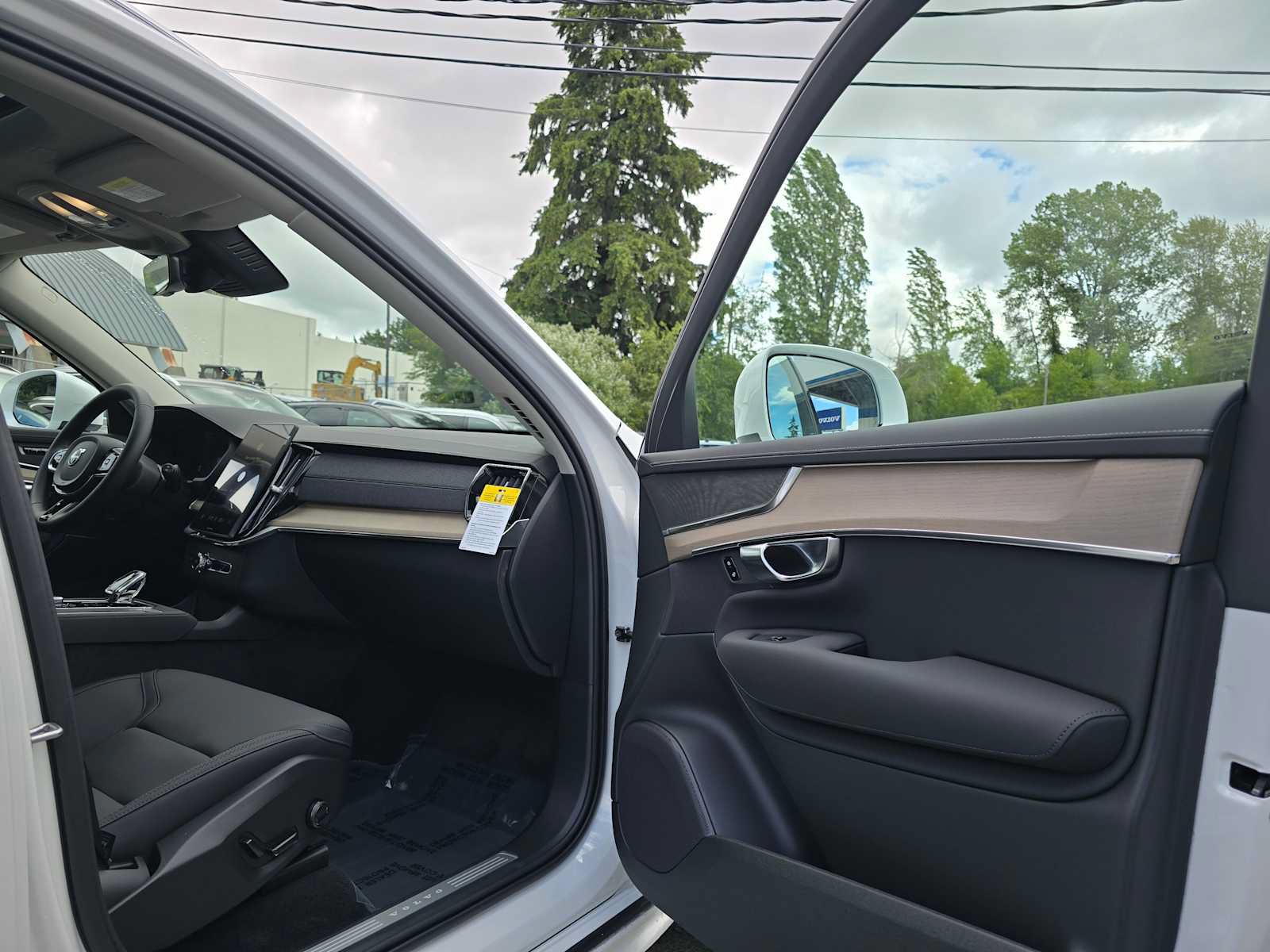 New 2026 Volvo XC90 B6 Plus w/ Protection Package AWD/4WD image 11