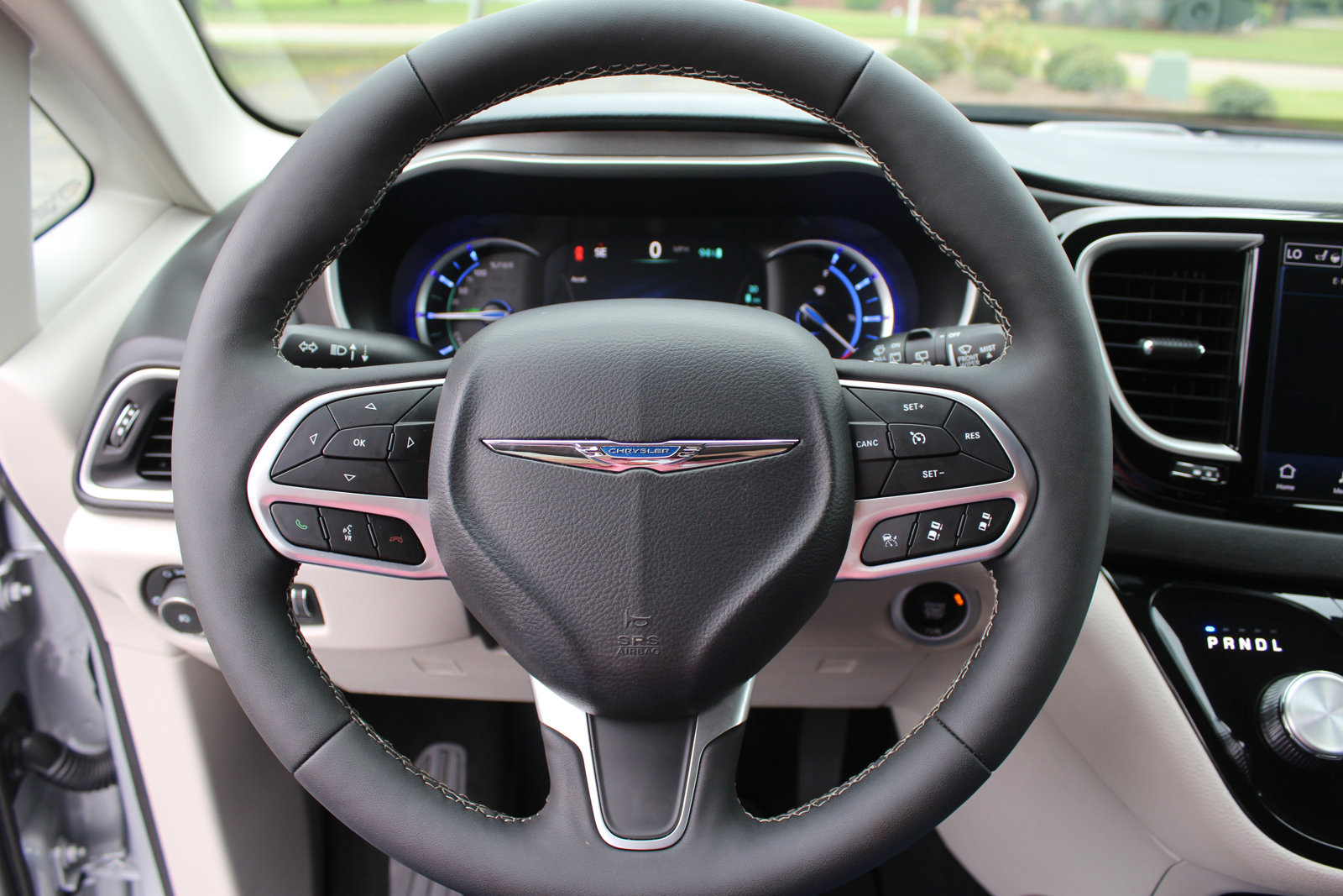 Used 2024 Chrysler Pacifica Select image 28