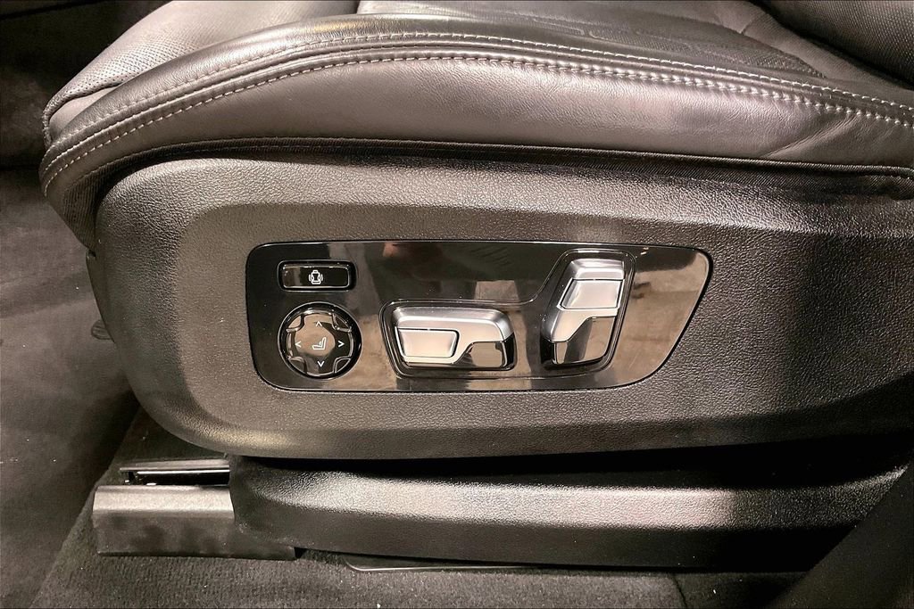 Used 2022 BMW X7 M50i w/ Dynamic Handling Package AWD/4WD image 19