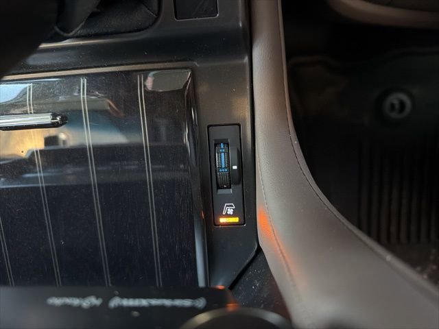 Used 2023 Lexus GX 460 Premium w/ Accessory Package AWD/4WD image 32