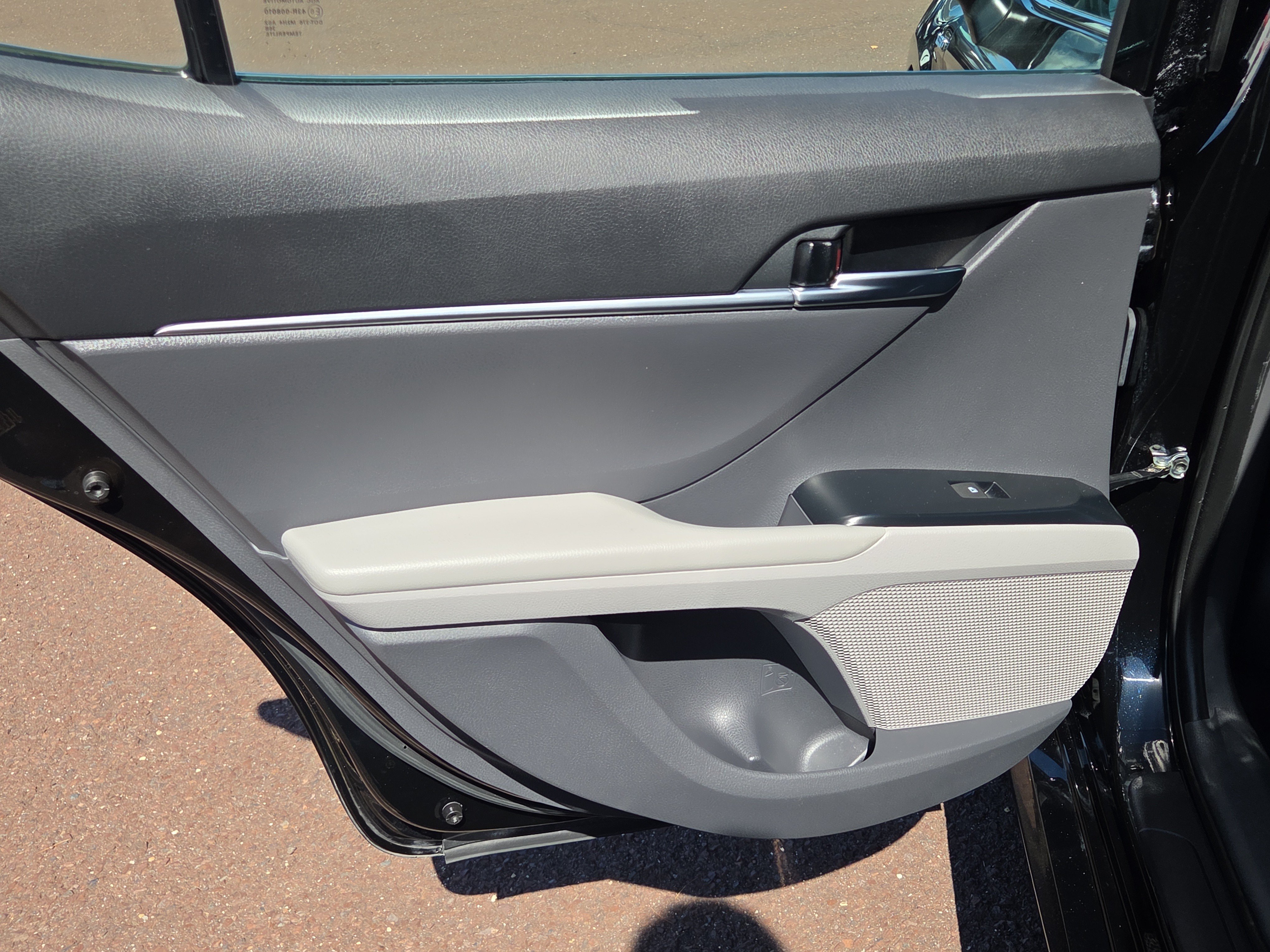 Used 2020 Toyota Camry LE FWD image 21