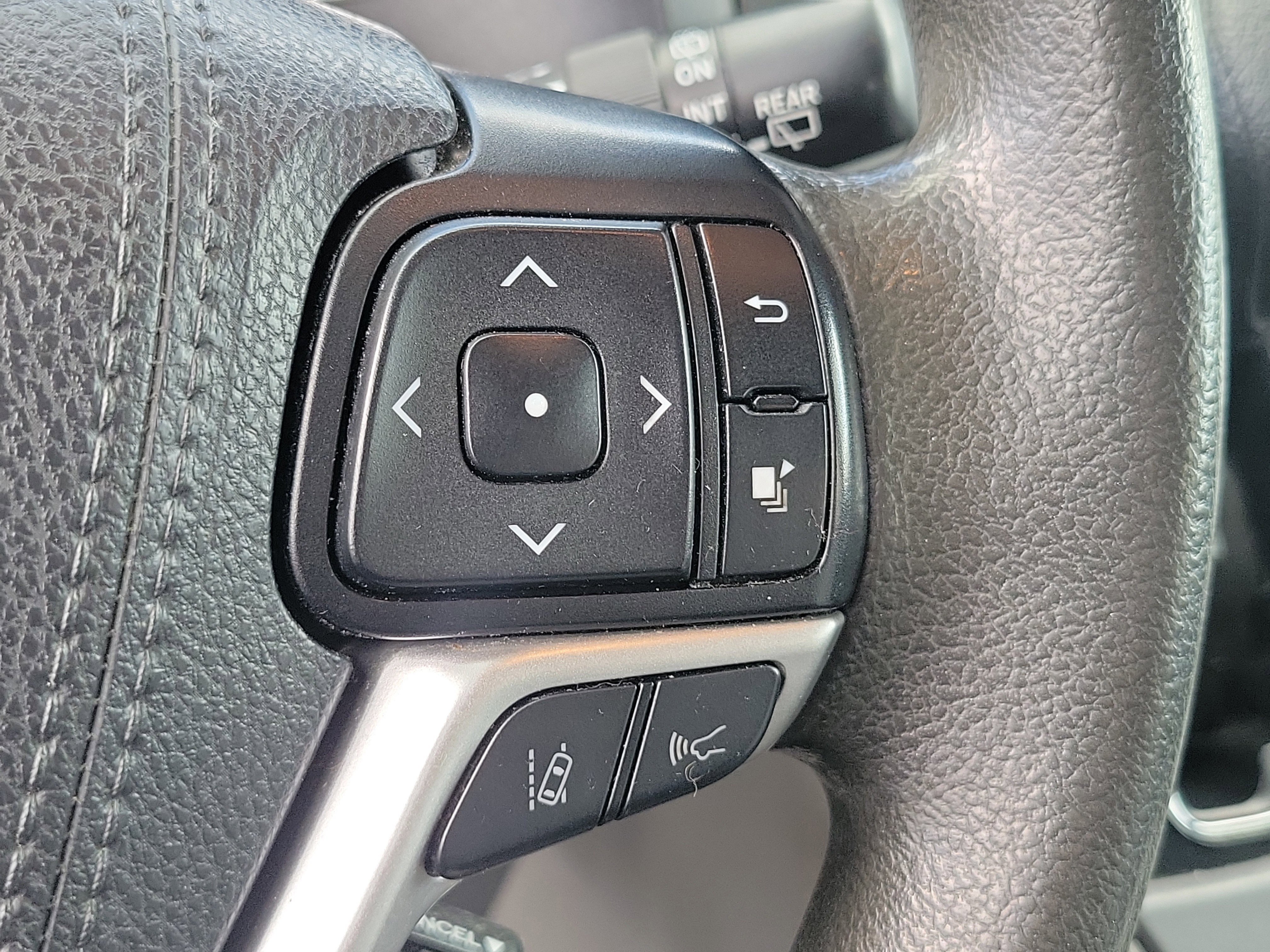 Certified 2020 Toyota Sienna L image 23