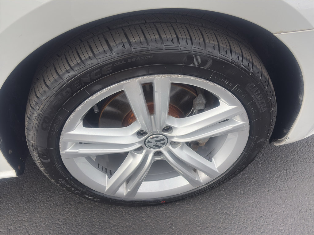 Used 2013 Volkswagen Passat TDI SEL Premium FWD image 9