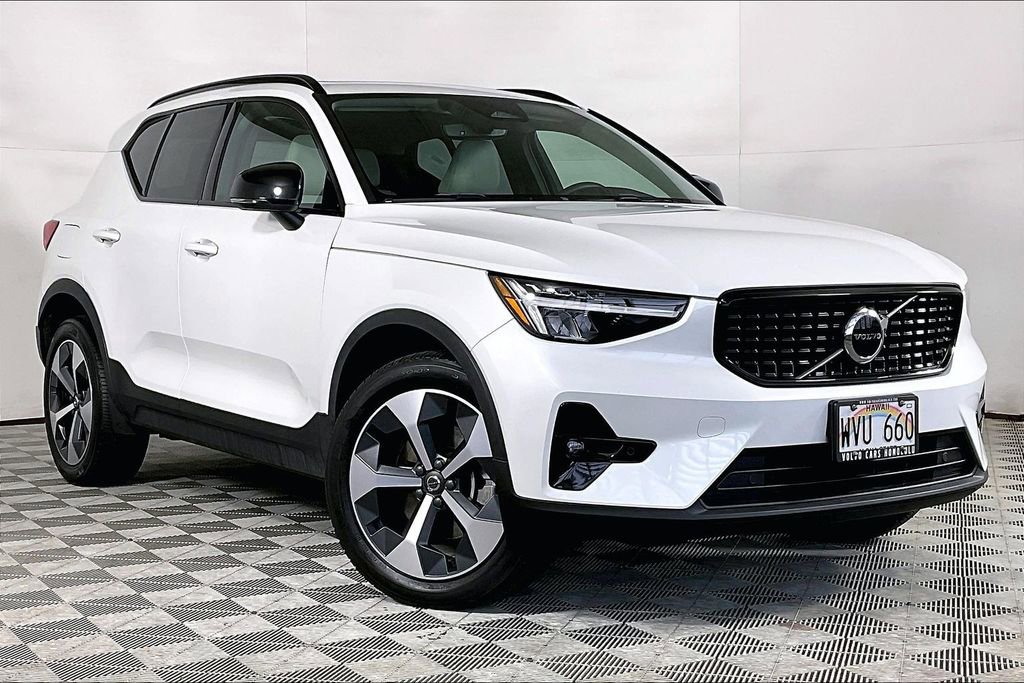 Used 2023 Volvo XC40 B5 Plus w/ Protection Package Premier AWD/4WD image 12
