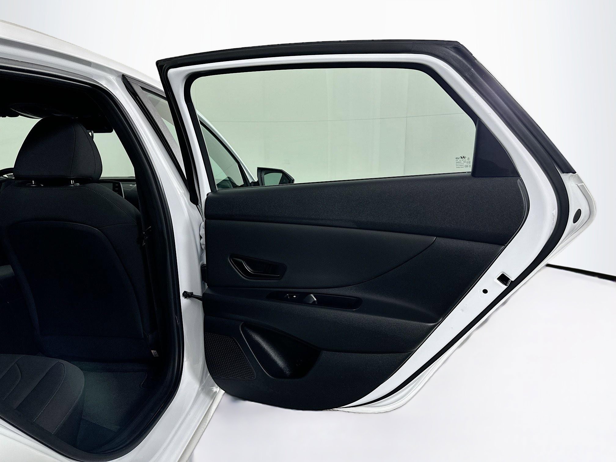 Used 2025 Hyundai Elantra Sport image 28